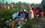 I  1992 overtog bosniske muslimer kontrollen med Srebrenica. Efter kampe mellem bosnisk-serbere og muslimer søgte tusinder af muslimer fra omegnen til byen. 