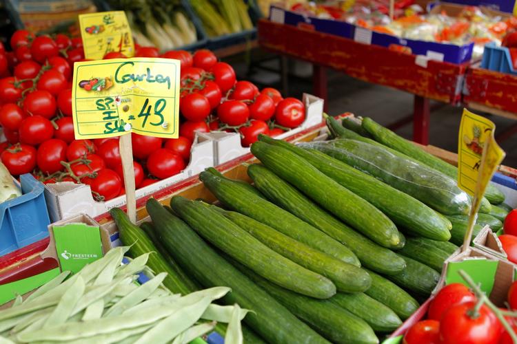 Dette billede er taget den 26. maj på et marked i Hamborg. Agurkerne er spanske. Disse og alle andre agurker fra Spanien er nu fjernet fra markeder og butikshylder. 