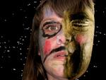 Modreaktion. En gruppe kunstnere flygter fra Distortion og tager i stedet til Sejrø for at danse om et bål. Deres intime fest streames live - på Distortion. 