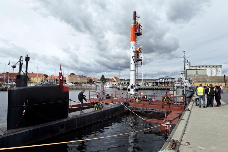 Rumrejse. Raketten HEAT1X er på vej mod Bornholm, hvor den forhåbentlig vil fare til himmels i weekenden. Med mindre noget går galt. Igen. 