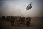 Advarsel. Den øverstkommanderende for de britiske soldater i Afghanistan advarer ledende politikere mod at mindske den internationale styrke i landet. 