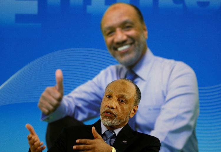 Anklaget.  Mohamed Bin Hammam trak sig forleden som førsteudfordrer til Fifa-præsident Sepp Blatter på grund af bestikkelsesanklagerne mod ham. 
