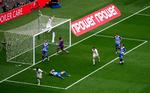 værdifuldt. Swanseas Scott Sinclair (nederst i hvidt) har scoret i en af verdens allermest indbringende fodboldkampe. Swansea slog Reading i kampen om oprykning til Premier League. 