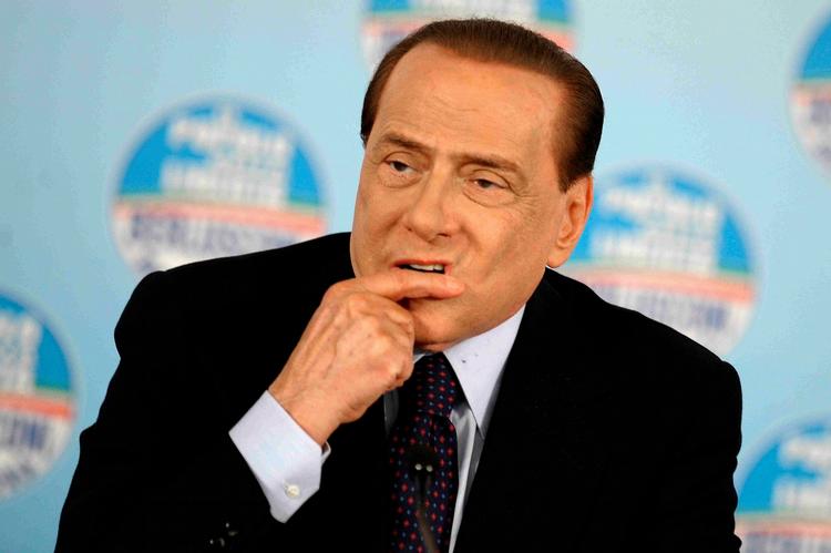 Nederlag. Italiens premierminister Silvio Berlusconi må se markante nederlag i øjnene efter gårsdagens lokalvalg. 