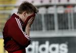 Træning. Nicklas Bendtner går på måljagt i en slovakisk provinsby i aften. Han har ikke scoret på landsholdet siden 2-1-sejren ved VM over Cameroun. 