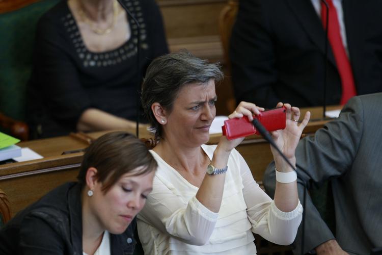 Krisesnak. »I plejer at sige, vi er på vej ud af krisen. Det er vi tilsyneladende ikke«, siger Margrethe Vestager. 