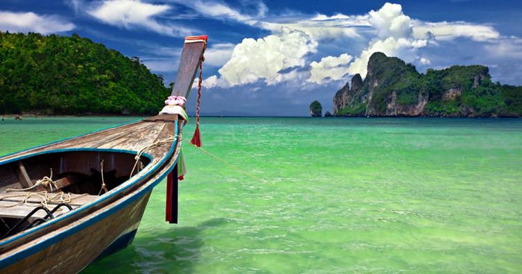 Phuket. Ferieøen er en af danskernes charterfavoritter i Thailand. 