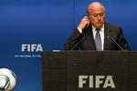 undvigende. Fifa-præsident Sepp Blatter ved pressemødet i går, hvor han nægtede at svære på kritiske spørgsmål. 