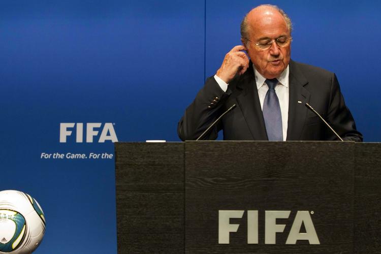 undvigende. Fifa-præsident Sepp Blatter ved pressemødet i går, hvor han nægtede at svære på kritiske spørgsmål. 