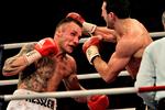 herrefight. Mikkel Kessler (tv) og Carl Froch gav hinanden en mindeværdig boksekamp, som dog også endte med en øjenskade til danskeren. 