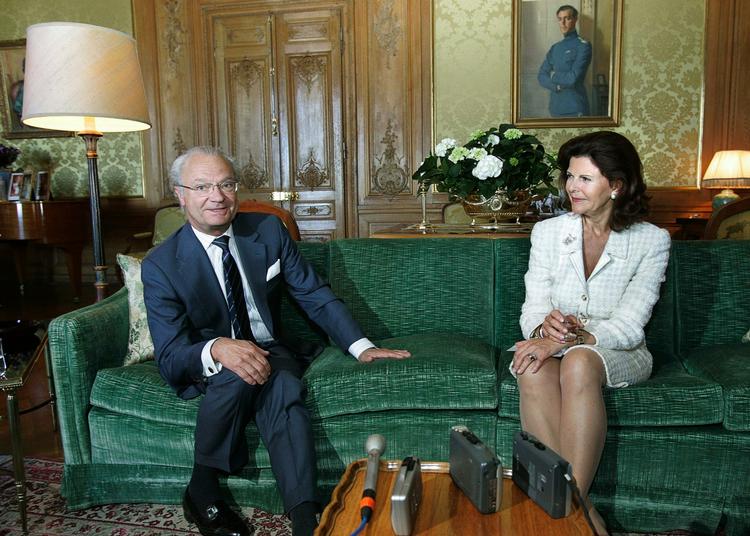 Skandaleanklager. Svenske medier mener ikke, at anklagerne mod den svenske kong Carl Gustaf får vidtsrækkende konsekvenser for kongehuset. 