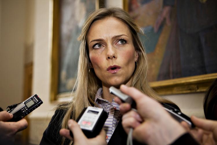 Pudsigt. Det var helt tilbage i 2008, at Malou Aamund forlod det daværende Ny Alliance. Siden omdøbte partiet sig til Liberal Alliance, og når Aamund på søndag ikke længere er løsgænger, får partiet et nyt mandat. Og så har de pludselig noget at handle med. 