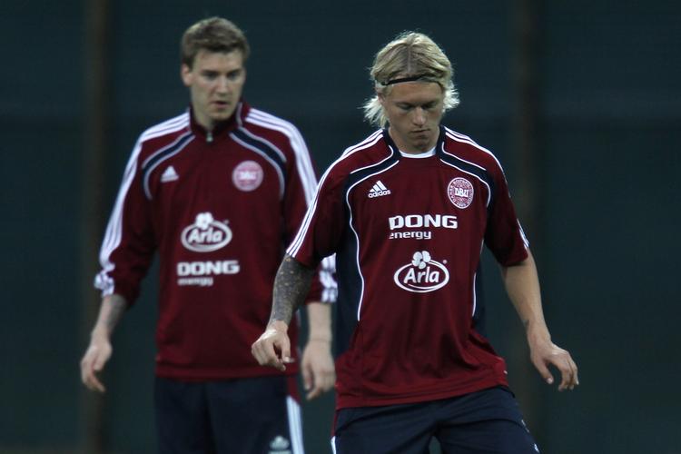 ærgerligt. Simon Kjær (th) bliver afskåret fra at deltage i U21-EM i Danmark, hvor Nicklas Bendtner (tv) allerede har meldt afbud af personlige årsager. 