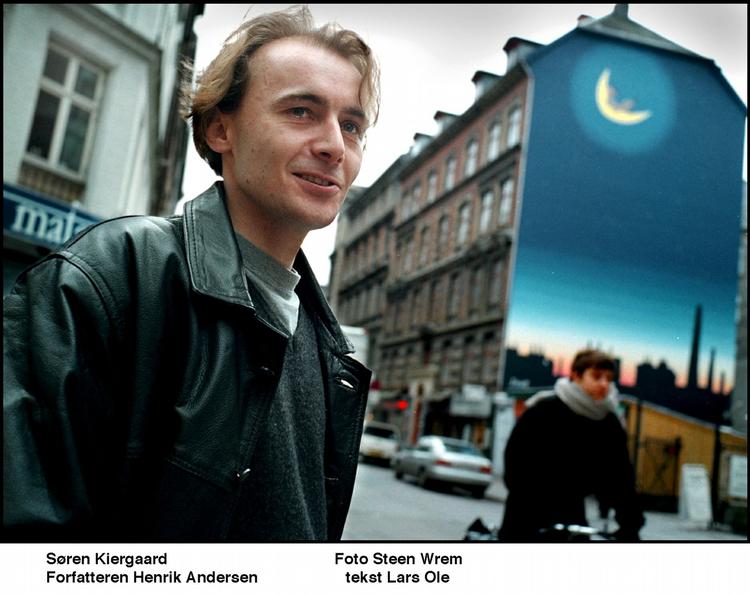 ØST OG VEST. Fodbold spillede man på begge sider af Muren. Leipzig er byen, hvor Ingrid og Poul fra  'Beskyttelseszonen' mødtes  på en messe i 1965. Deres søn Martin bliver senere professionel fodboldspiller  i Hansa Rostock. Den eneste 'østklub', som kom med i Bundesligaen. 