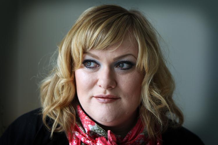 »Marie Carmen har en kæmpe stemme, men forfalder desværre lidt for ofte til at bruge den på ligegyldige gospelfraser, som intet føjer til det melodiske udtryk; ja faktisk godt kan være lidt irriterende«, siger Henrik Palle, der alligevel kvitterer med fire stjerner til Carmen og co. 