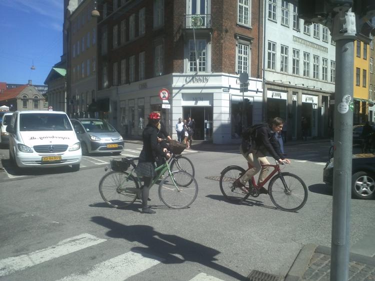 Strøm. Trafikken i København var hårdt ramt af strømsvigtet, fordi lyskurvene slukkedes. Nu er det hele normalt igen. 