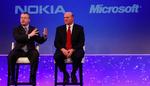 NOKIA. Direktør Stephen Elop (tv) sammen med Microsofts Steve Ballmer, da de offentliggjorde nyheden om, at de to firmaer nu gik sammen i et strategisk partnerskab. Arkivoto. 