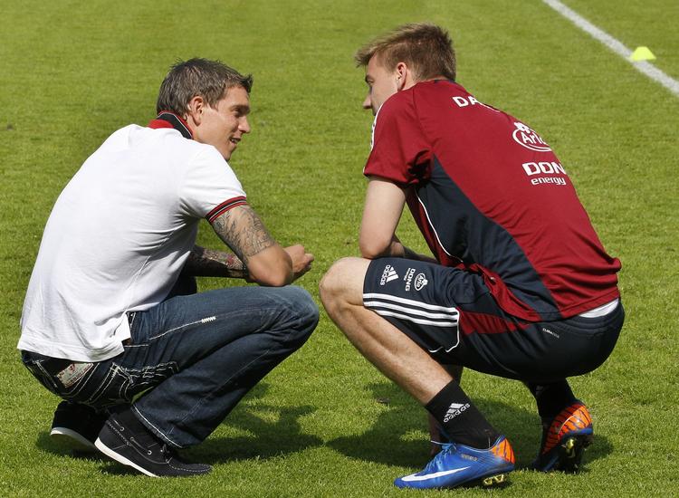 stjernerne. På det danske landshold er Premier League-spillerne Daniel Agger og Nicklas Bendtner de store stjerner, men mod Island er kun Bendtner med for Danmark. 