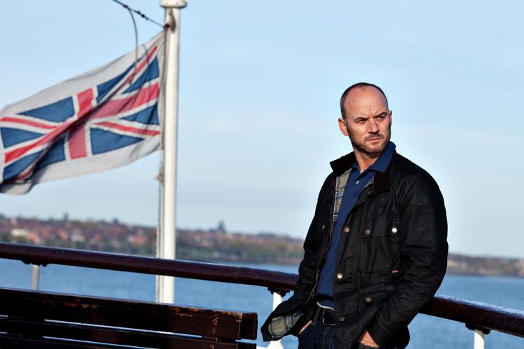 Skyld. I 'Route Irish' lokker Fergus  sin bedste ven med til Irak. Vennen dør, og for sin egen samvittigheds skyld er Fergus nødt til at finde ud af nøjagtigt, hvad der skete. Men det viser sig ikke at være så enkelt. 