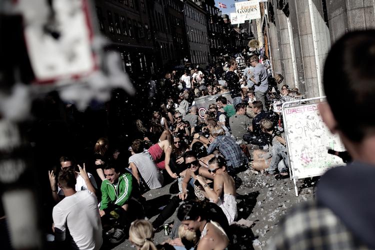 SURPISEPARTY. Arrangørerne havde regnet med, at omkring 35.000 ville dukke op til Distortions første dag. Der kom omkring 100.000. 