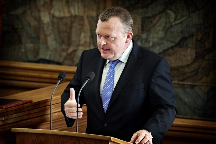 Recession. Den danske økonomi er i recession. Omvendt går det langt bedre for vores svenske naboer. VK-regeringen har ikke taget ordentlig hånd om økonomien. 