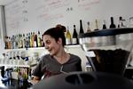 Nonprofit. Her ses cafeen Zusammen, der blot er en af flere nonprofit-cafeer. 