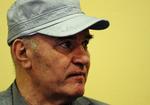 Retsmøde. Den krigsforbrydertiltalte Ratko Mladic kalder anklagerne mod ham 'modbydelige'. 