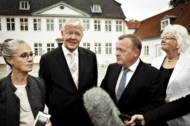Efterspørgsel? »Hvis den virkelige drivkraft er at få taget hul på politisk udnævnte ambassadører, så lad os tage den debat og høre argumenterne for og imod«, skriver chefredaktør Bo Lidegaard. 