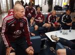Holdopstilling. Men det synes mest sandsynligt, at Niki Zimling, der snart forlader Nijmegen i Holland til fordel for belgiske Club Brugge, skal spille i stedet for Poulsen på midtbanen. 