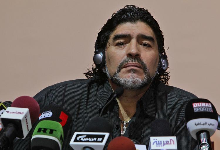 Utilfreds. »Blatter har aldrig spillet fodbold, og det er en svaghed. Jeg mener, en tidligere spiller bør overtage præsidentposten i Fifa«, siger Diego Maradona. 