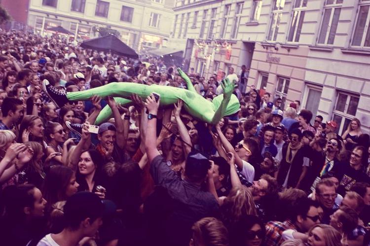 Kritik. Ifølge internetportalen modkraft.dk tegner festivalen et glansbillede af København. Har Distortion glemt undergrunden? 