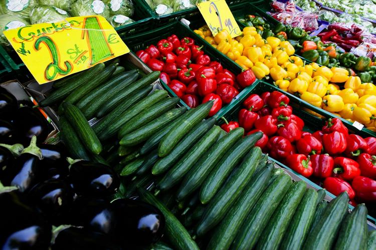 Trussel. Grøntsager som disse, set på et marked i Berlin, kan måske blive genstand for såkaldt agroterrorisme. Det frygter briterne. 