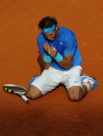grusekspert. 25-årige Rafael Nadal blev den næstyngste efter Björn Borg, der opnår ti grandslamtitler. 