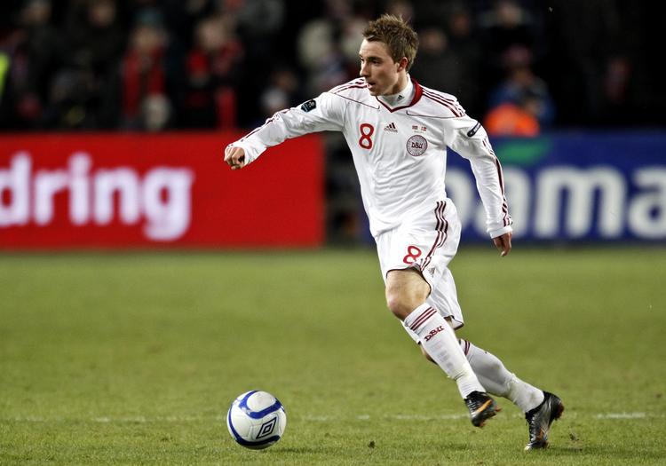 supertalent. Christian Eriksen skal holde benene på græsset i en periode, hvor den unge dansker vælter sig i hæder. 