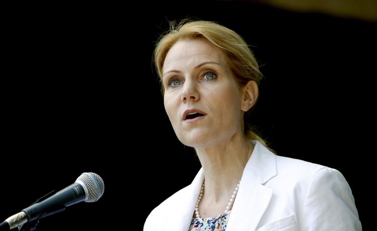 Talerstol. Helle Thorning-Schmidt på talerstolen ved en af sine tre grundlovstaler i går. 