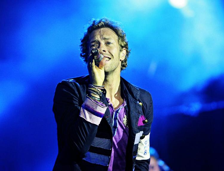 Plagiat? Nu er der igen nogle, der mener, at det lyder  lige lovlig bekendt, når Coldplaysanger Chris Martin synger gruppens nye sange. 