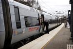 KRISEMØDE. DSB bestyrelse diskuterer krisen i datterselskabet DSBfirst. Men mødet trækker ud: Først torsdag vil den fortælle om problemerne. 