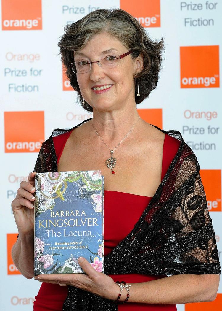 Underholdende. Barbara Kingsolver tager læseren på en tur gennem et halvt århundrede, stakkevis af breve, dagbogsoptegnelser mm. 