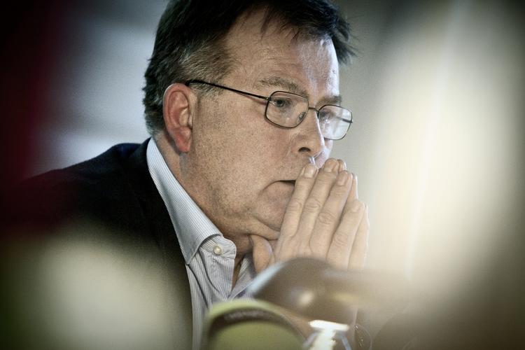 Uenig. Finansministeren giver den kolde skulder til ministre, der vil sætte en prop i udlændingestramningerne. 