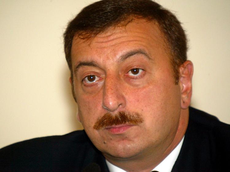 Censur. De to skulpturer er ufølsomme og fornærmende, mener præsident Ilham Aliyev (billede) ifølge flere medier. 