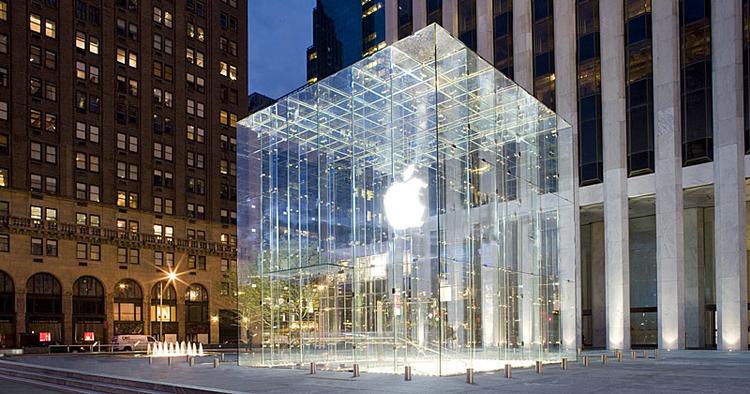 FOTOGEN. Glaskuben over den populære Apple Store på Fifth Avenue i New York, er ofte i kameraernes søgelys. 