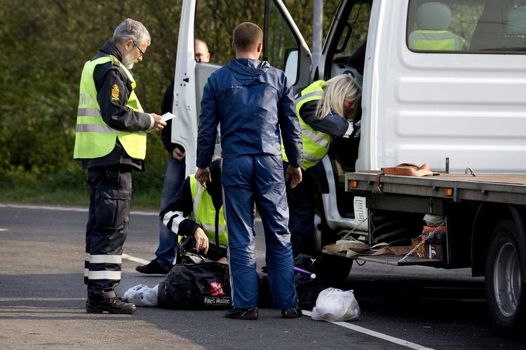 Oprustning. Det er blandt andet oprustningen med toldere ved den dansk-tyske grænse, der har affødt europæisk kritik af Danmark. I næste uge vil antallet af toldere efter planen blive øget. 