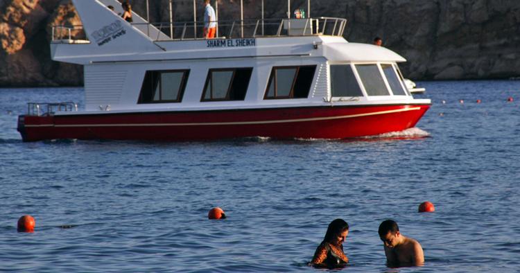 Egypten. Badende gæster i Sharm el-Sheikh, der som resten af landet har haft stor nedgang i antallet af turister. 