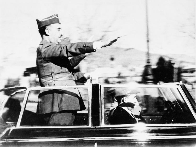 Hyldest. Den 86-årige historiker Luís Suarez nægter at bruge betegnelsen 'diktator' om Francisco Franco. 