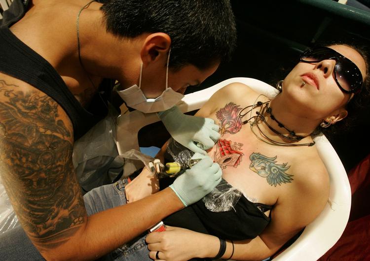 Tatovering. Den thailandske kulturminister er muligvis på vej med forbud mod, at turister får tatoveringer med hellige symboler. Arkivfoto 