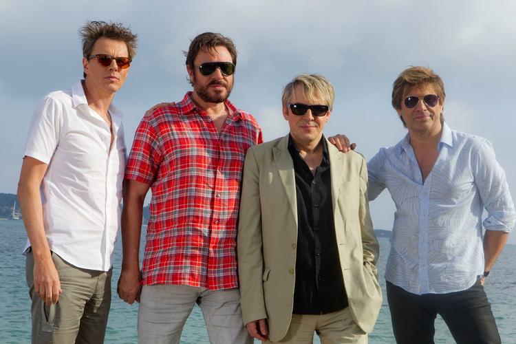 Udsættelse. Duran Duran så ud til at være i fin form under Cannes-festivalen, men siden har Simon Le Bon fået problemer med stemmen. Nu bliver bandets europaturne udsat, og det gå også ud over danske fans. 