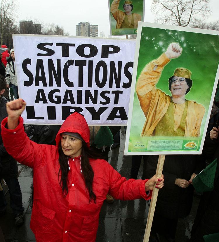Protest. Moamar Gaddafi har ikke meget opbakning i Europa, men forleden gik serbere på gaden for at demonstrere til fordel for den omstridte oberst. 