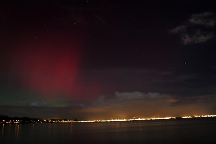 Nordlys. Øget aktivitet på Solen skaber større sandsynlighed for polarlys på de nordlige breddegradder. 