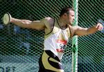 gigantkamp. 39-årige Virgilijus Alekna måtte give sig i kamp med den olympiske mester Gerd Kantner. Arkivfoto: Lionel Cironneau/AP 