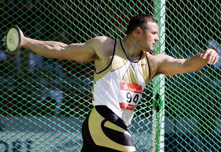 gigantkamp. 39-årige Virgilijus Alekna måtte give sig i kamp med den olympiske mester Gerd Kantner. Arkivfoto: Lionel Cironneau/AP 